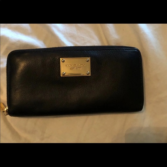 Michael Koran’s Purse & Wallet - Picture 5 of 8